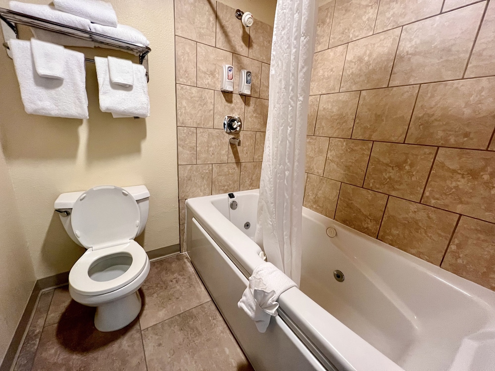 Beartooth Hideaway Inn and Cabins 54/56