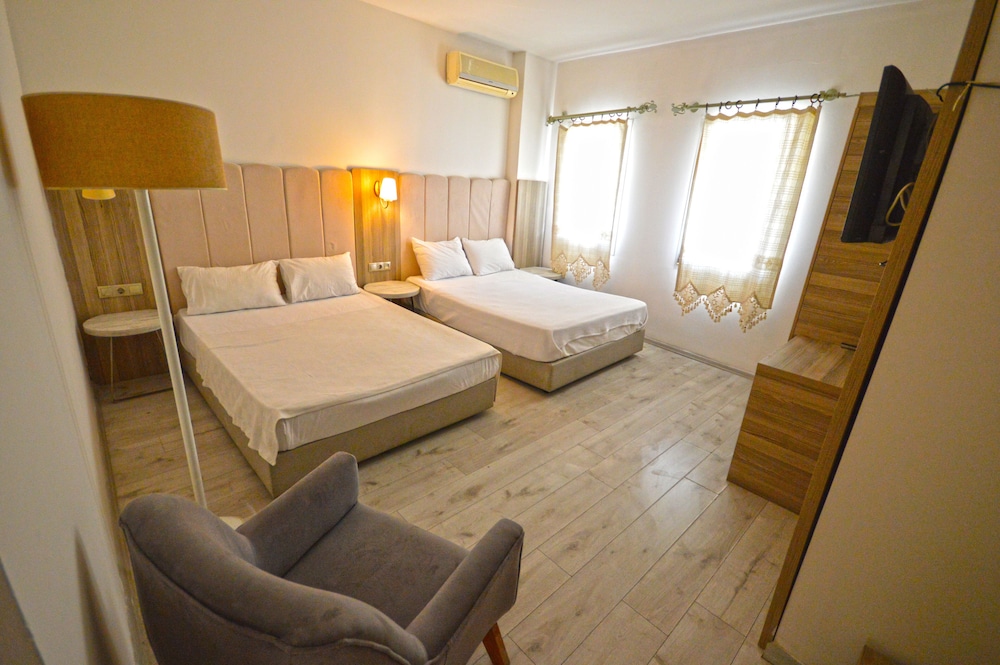 The Hotel 48 25/49
