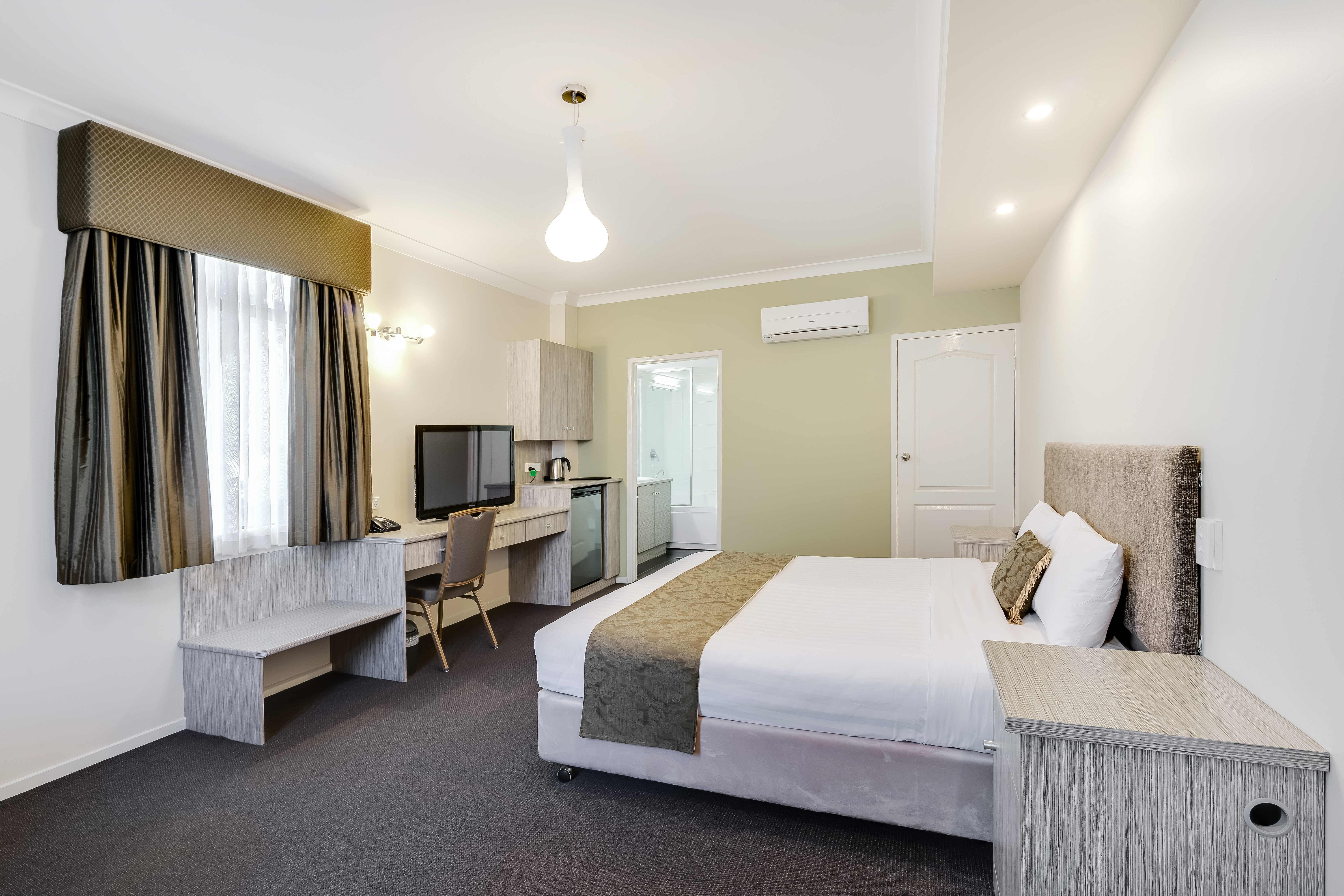 Executive, King Bed