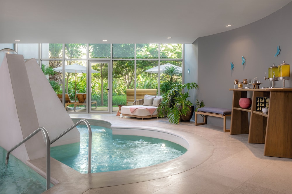 Grand Velas Boutique Hotel 77/104