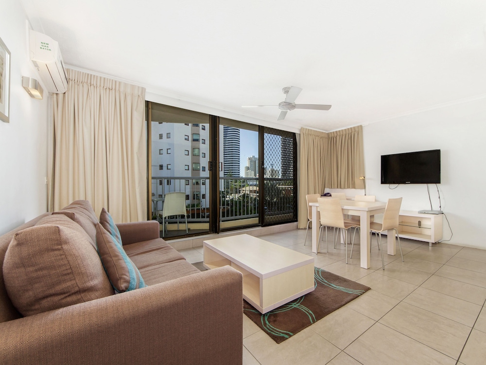 BEST WESTERN BROADBEACH TRAVEL INN APARTMENTS 37/70