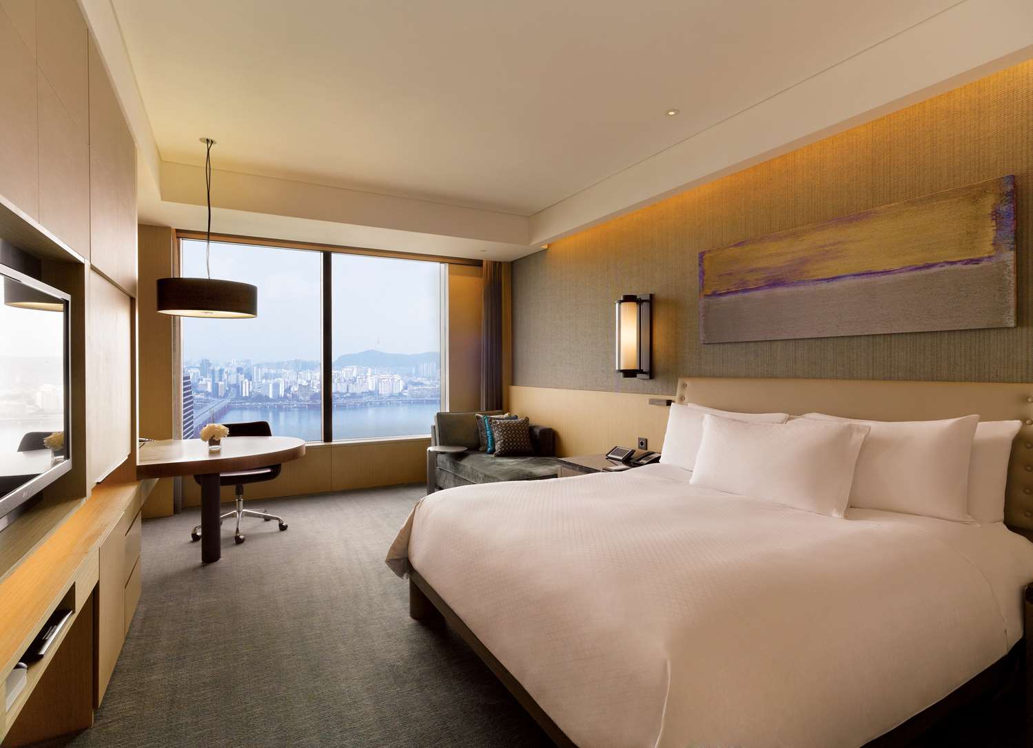 Deluxe, King Bed, City and River View