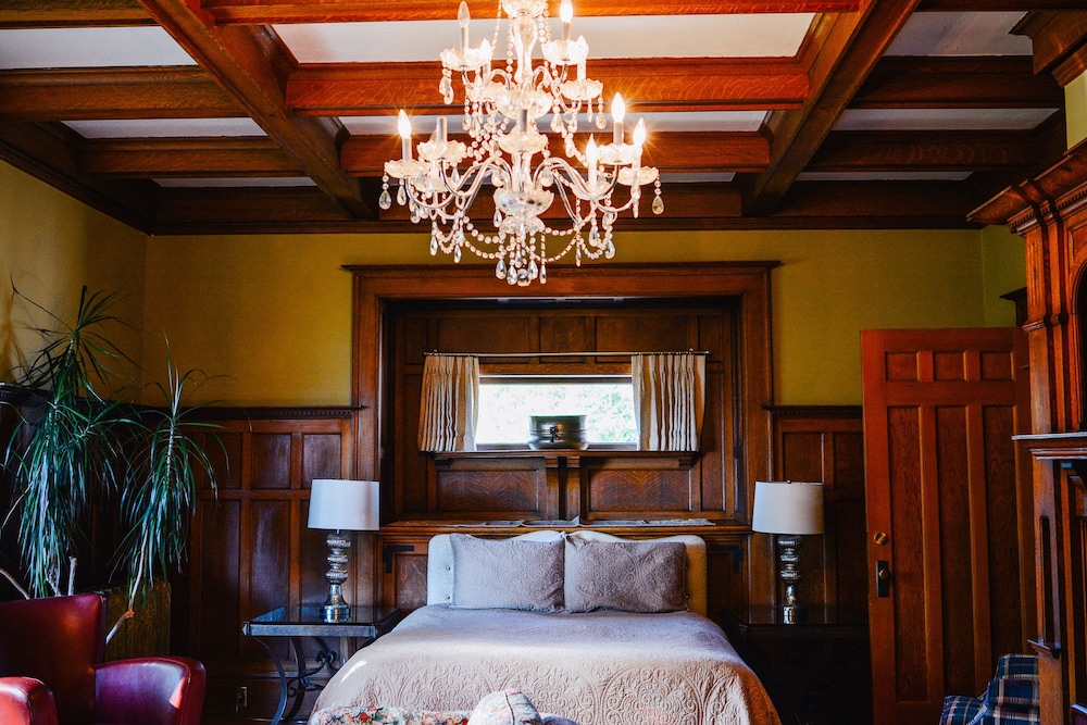 Dashwood Manor Seaside Bed & Breakfast 16/50