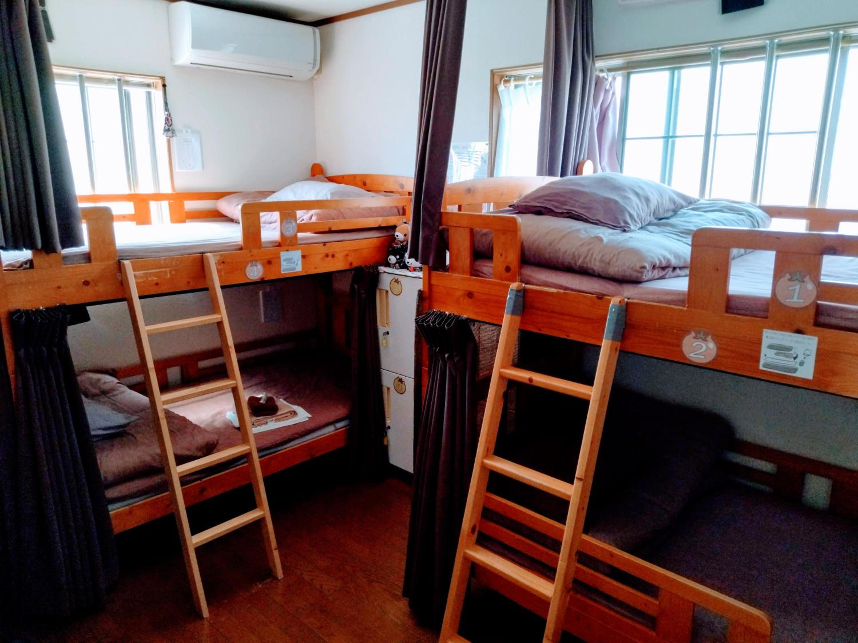 Female Dorm, Female Only