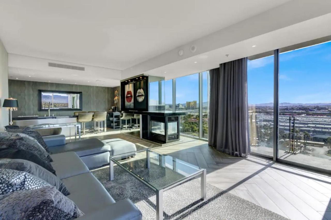 The Adele Palazzo Suite at Palms Place 15/23
