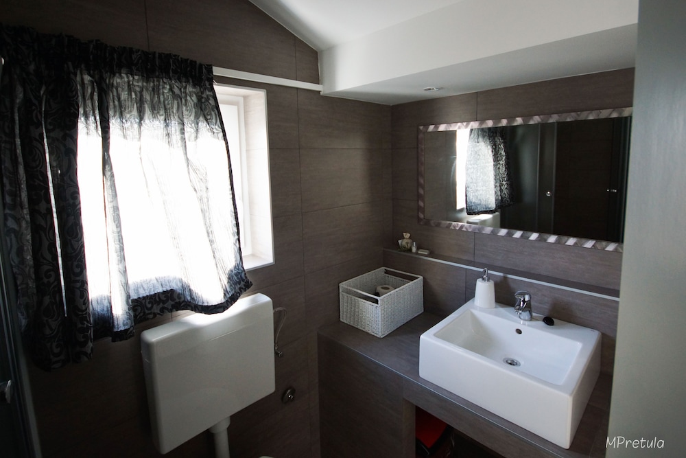 APARTMENTS AND ROOMS DEGRA 45/49