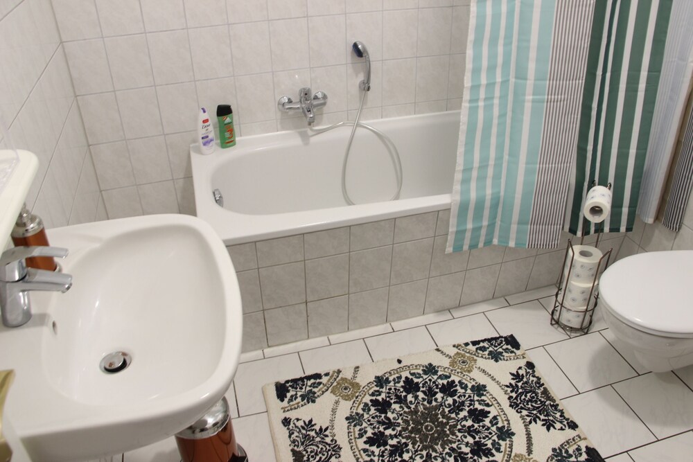 Leon Suite Apartments 48/50