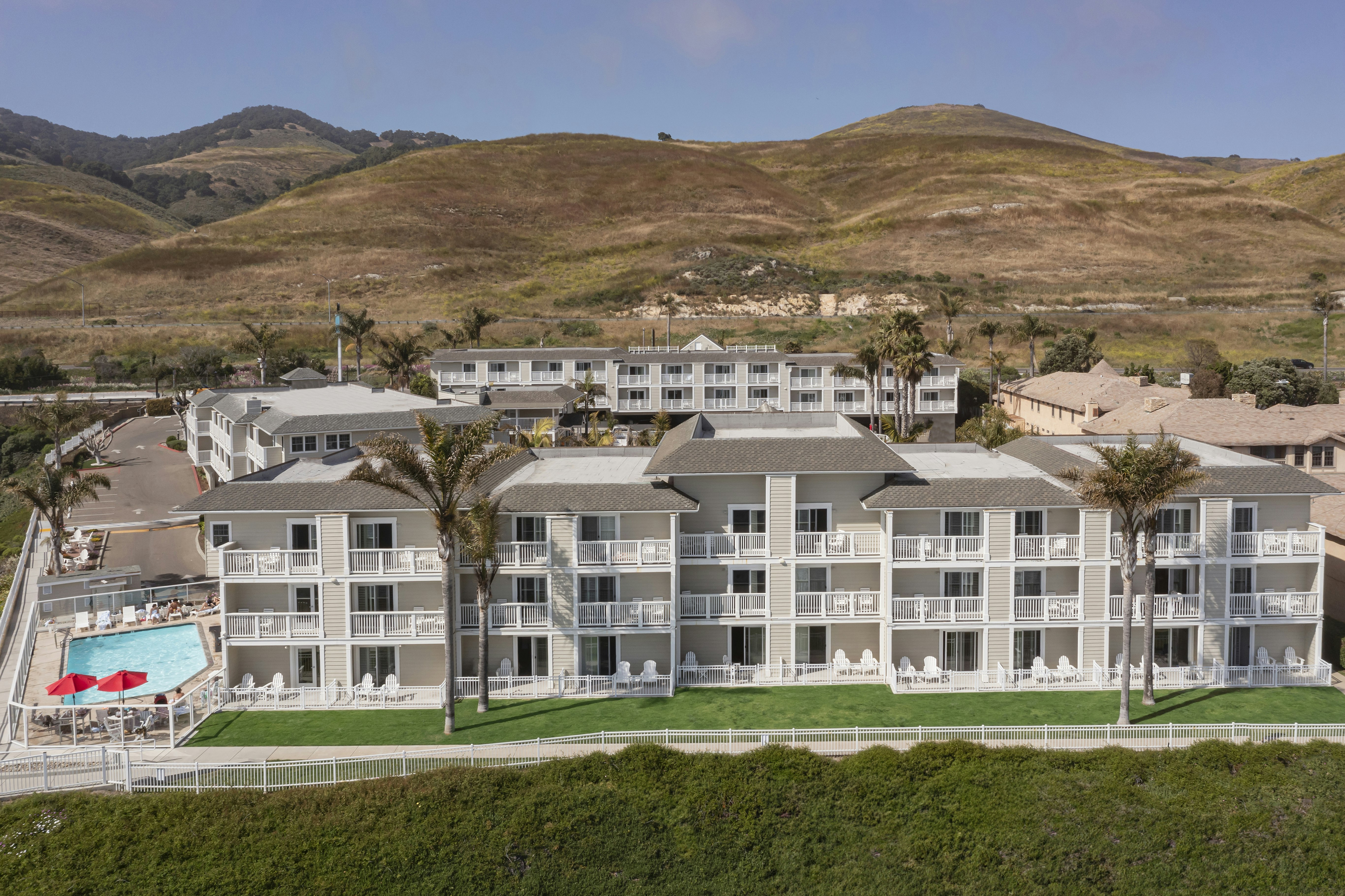 Pismo Lighthouse Suites 1/25