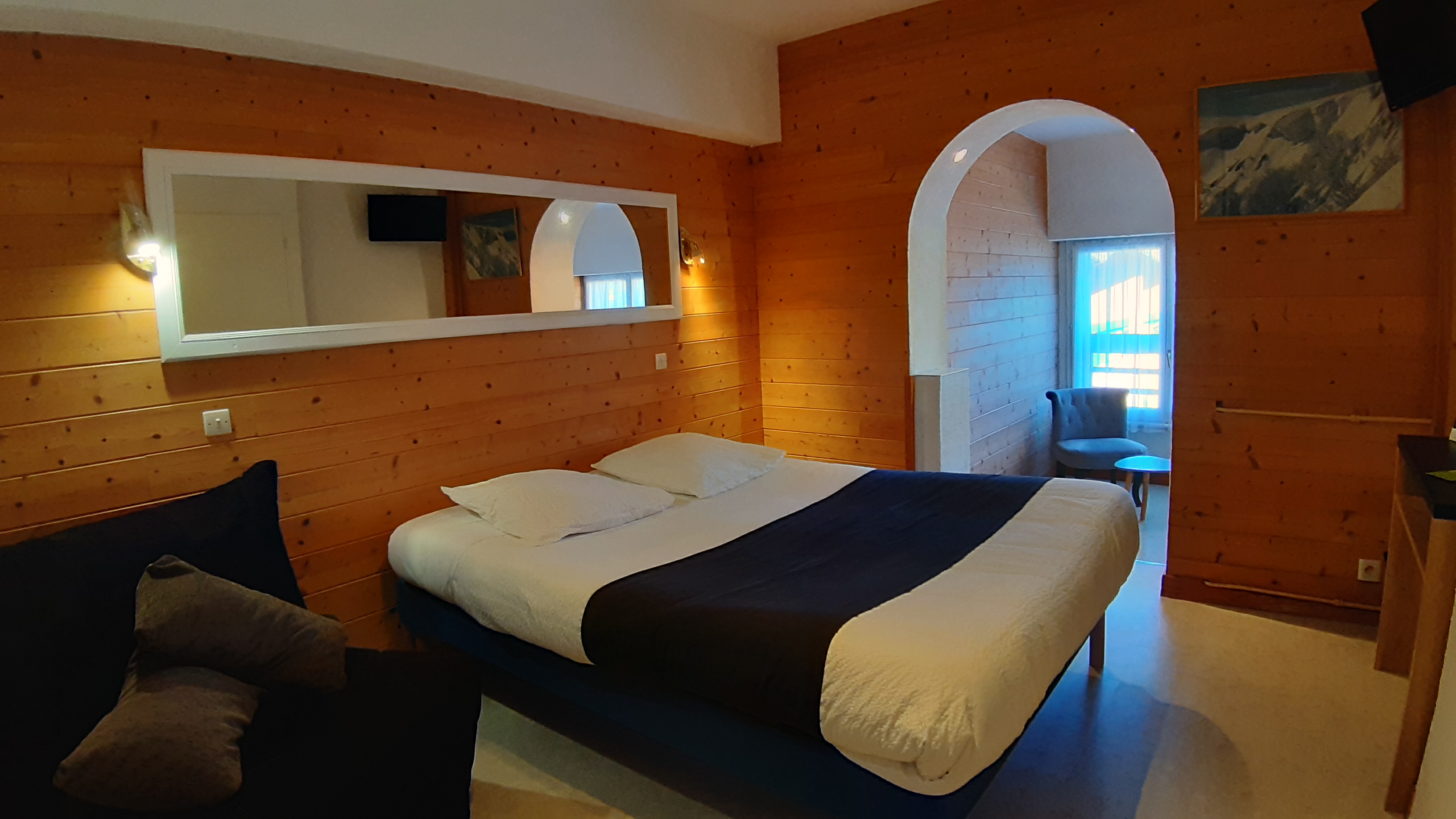 HÔTEL DE LA ROUTE VERTE 19/47