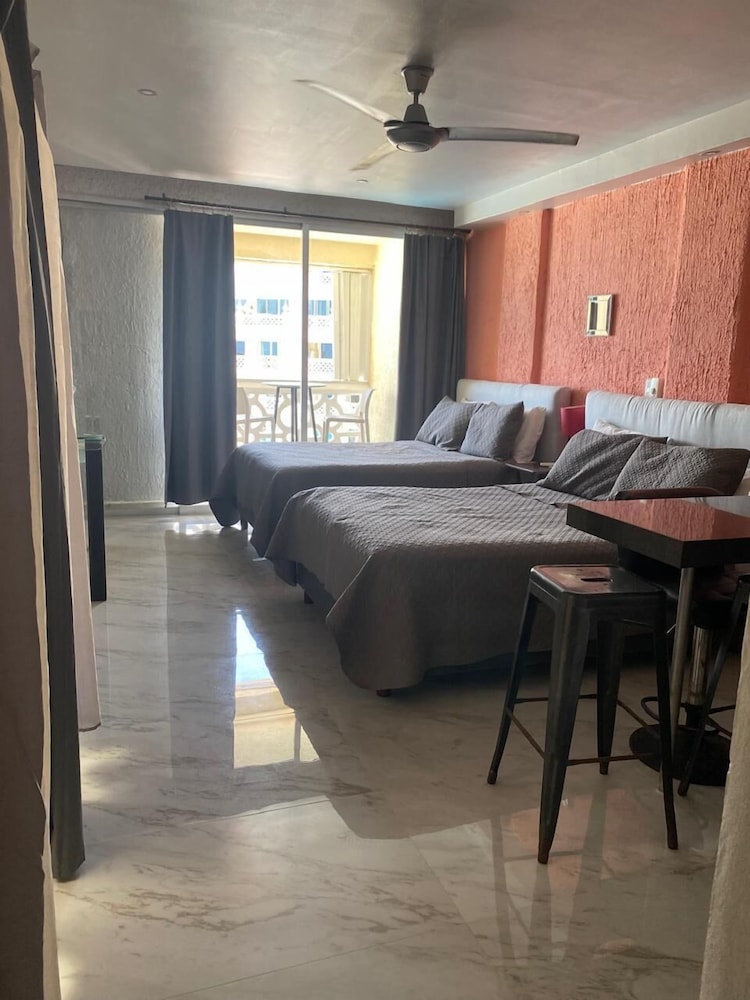 Cancun Plaza Condo 17/49