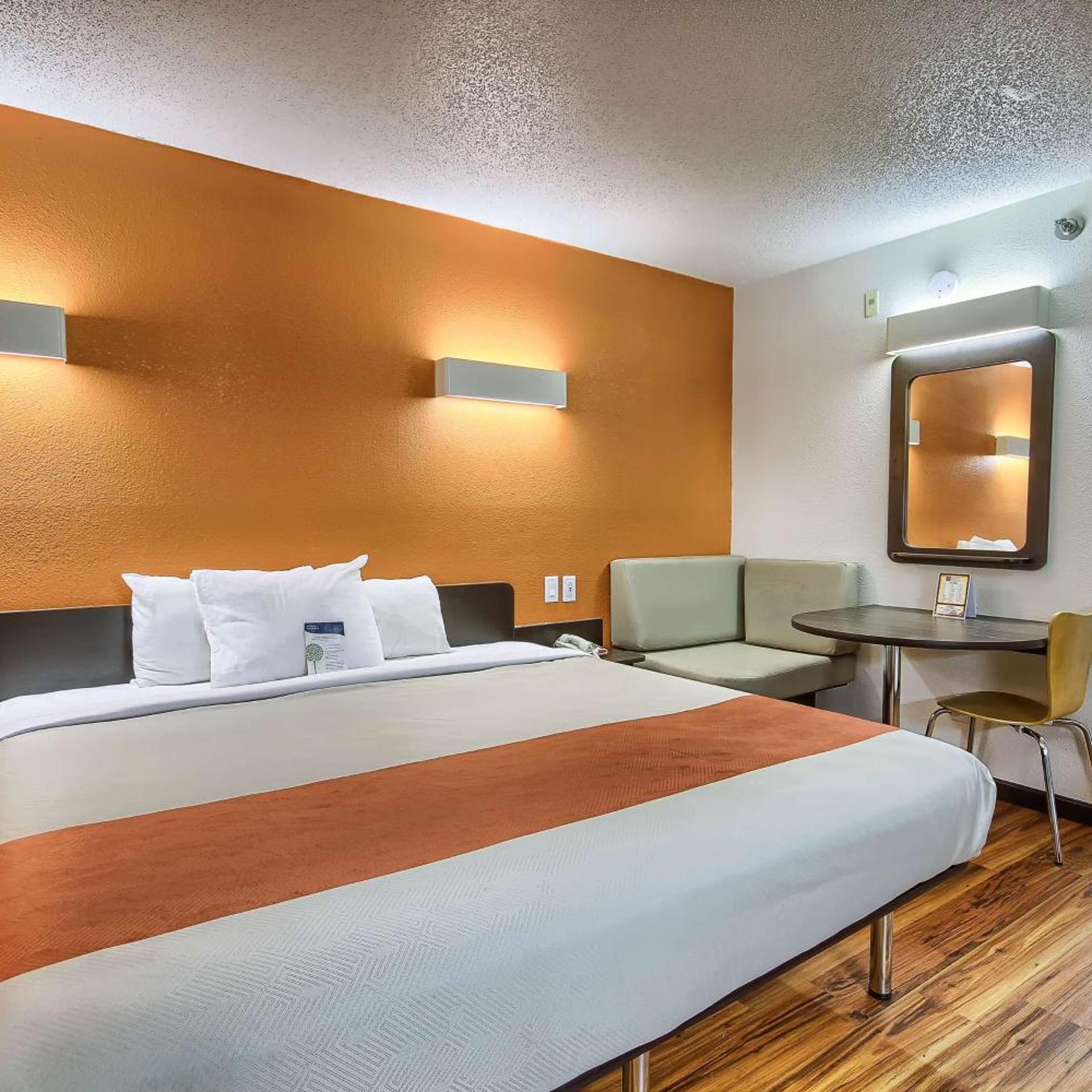 ROOM, KING BED, SMOKING, ACCESSIBLE