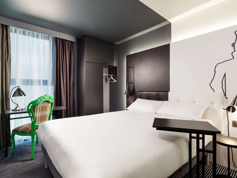 ROOM, DOUBLE BED, ICONIC VIEW