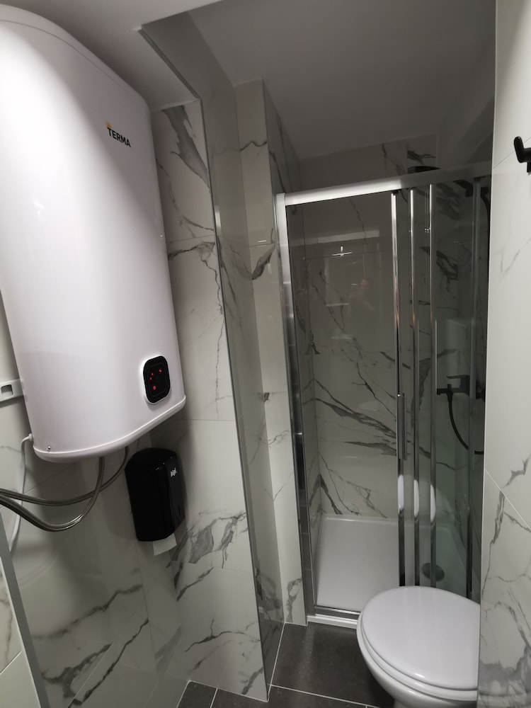 M & J Central Suites 45/50