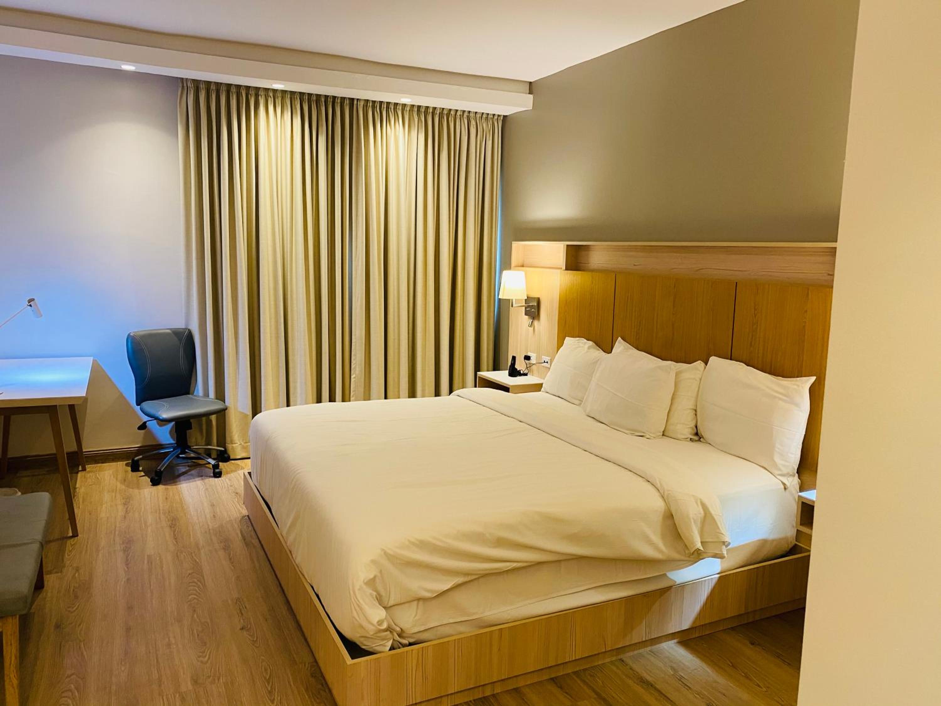 Upgrade, King Bed