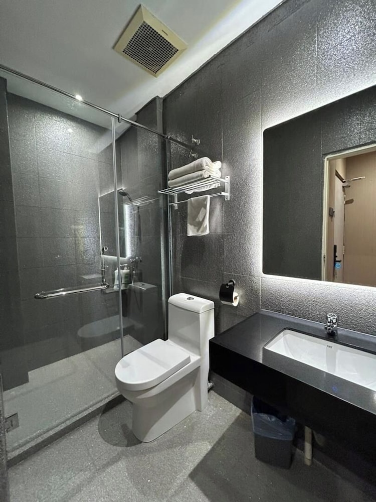 Ming Star Hotel 63/64