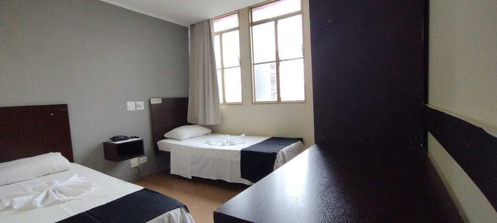 ROOM, TWIN BEDS