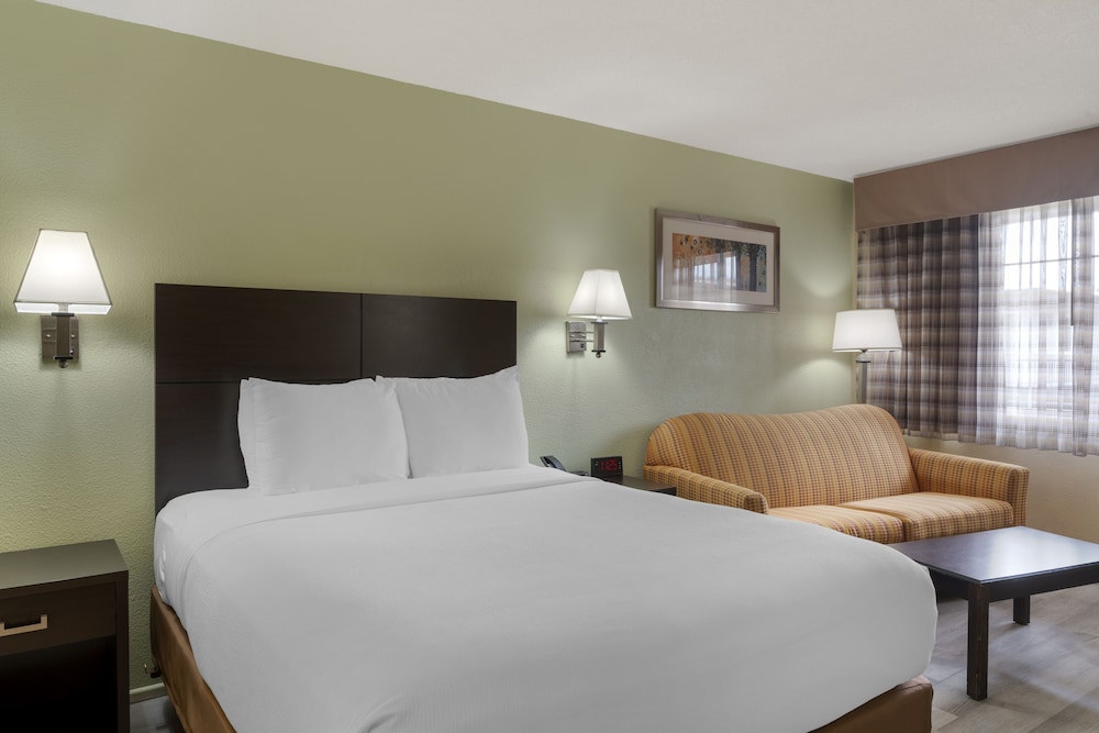 غرفة ديلوكس بسرير كوين، University Inn Suites 3/7