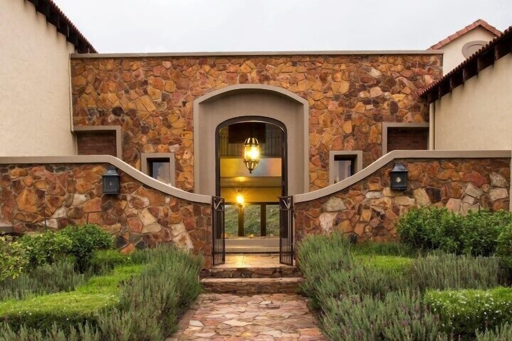 Mount High Luxury Country House 30/37