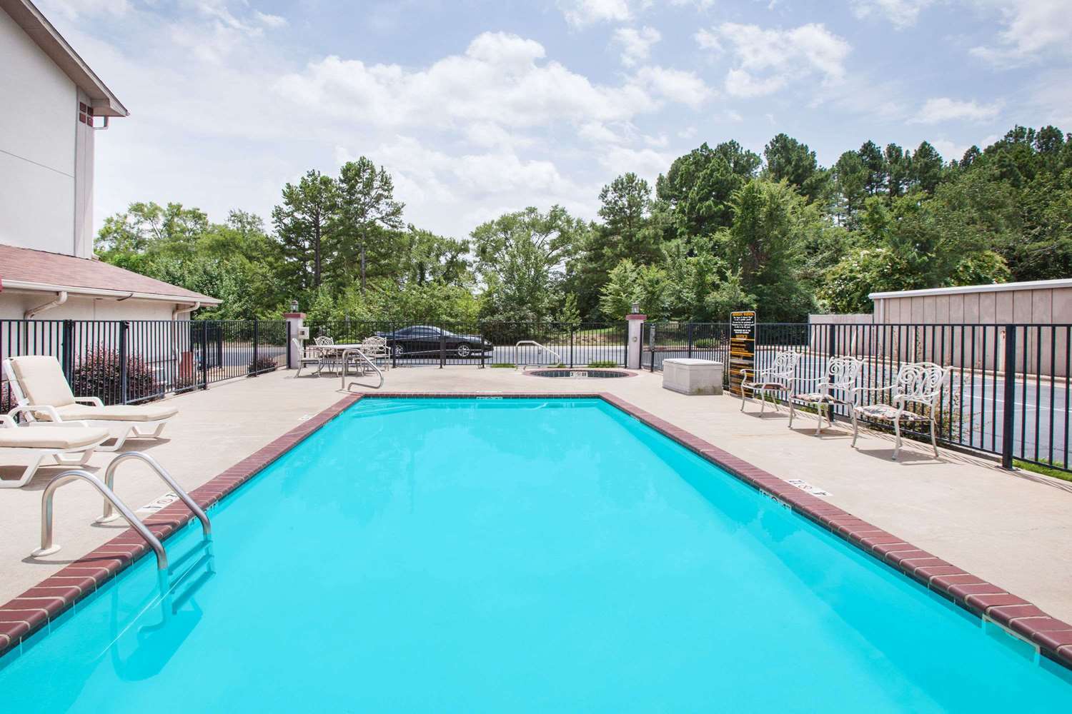 Super 8 by Wyndham Hot Springs 13/22