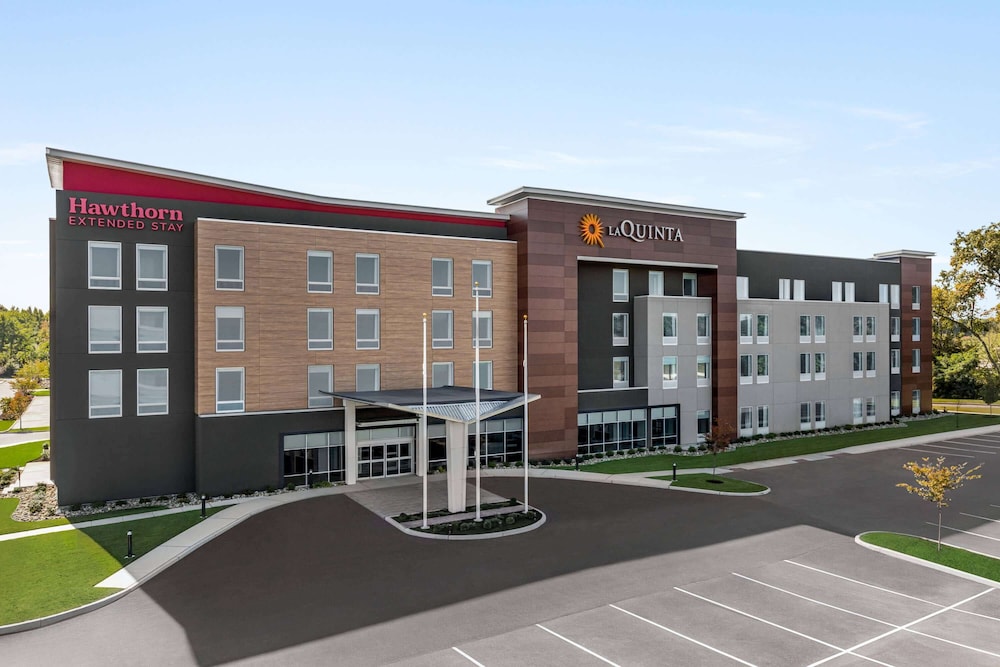 La Quinta Inn & Suites by Wyndham Mount Laurel / Moorestown 52/58
