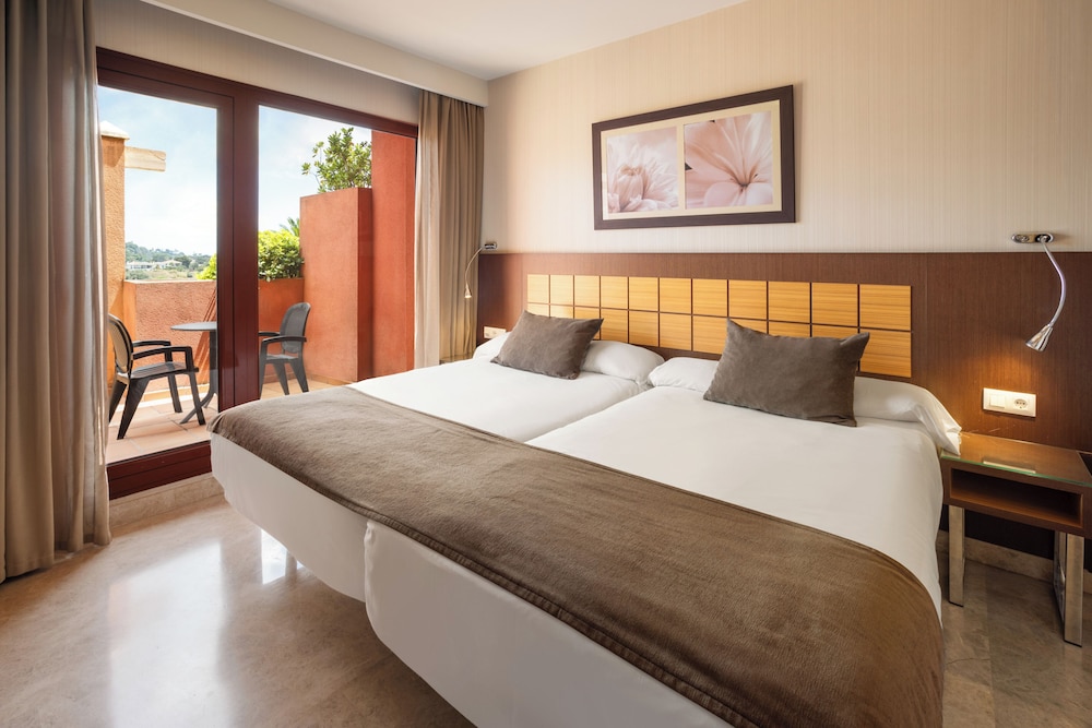 Junior Suite, King Bed, Lateral Side Sea View