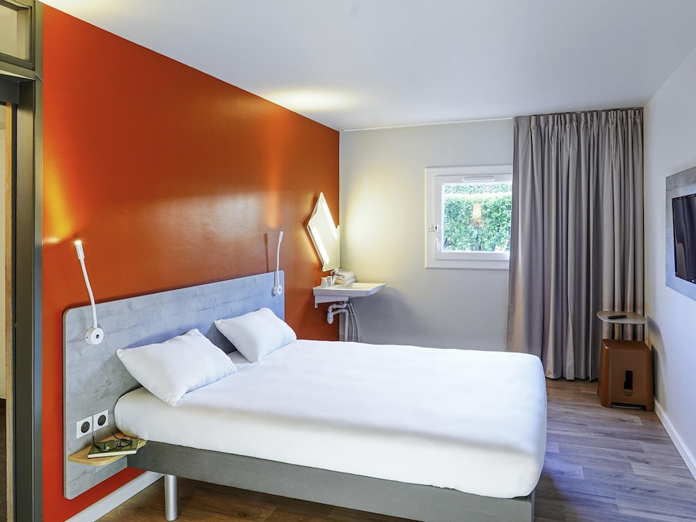 Ibis Aubenas 11/50
