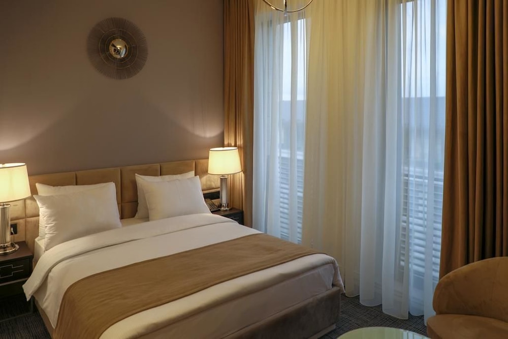 Aghababyan S Hotel 22/77