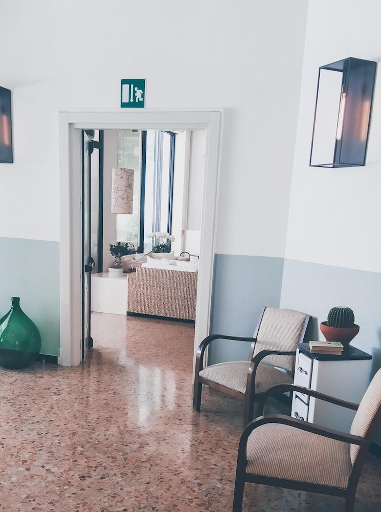 Hotel De La Ville 30/37