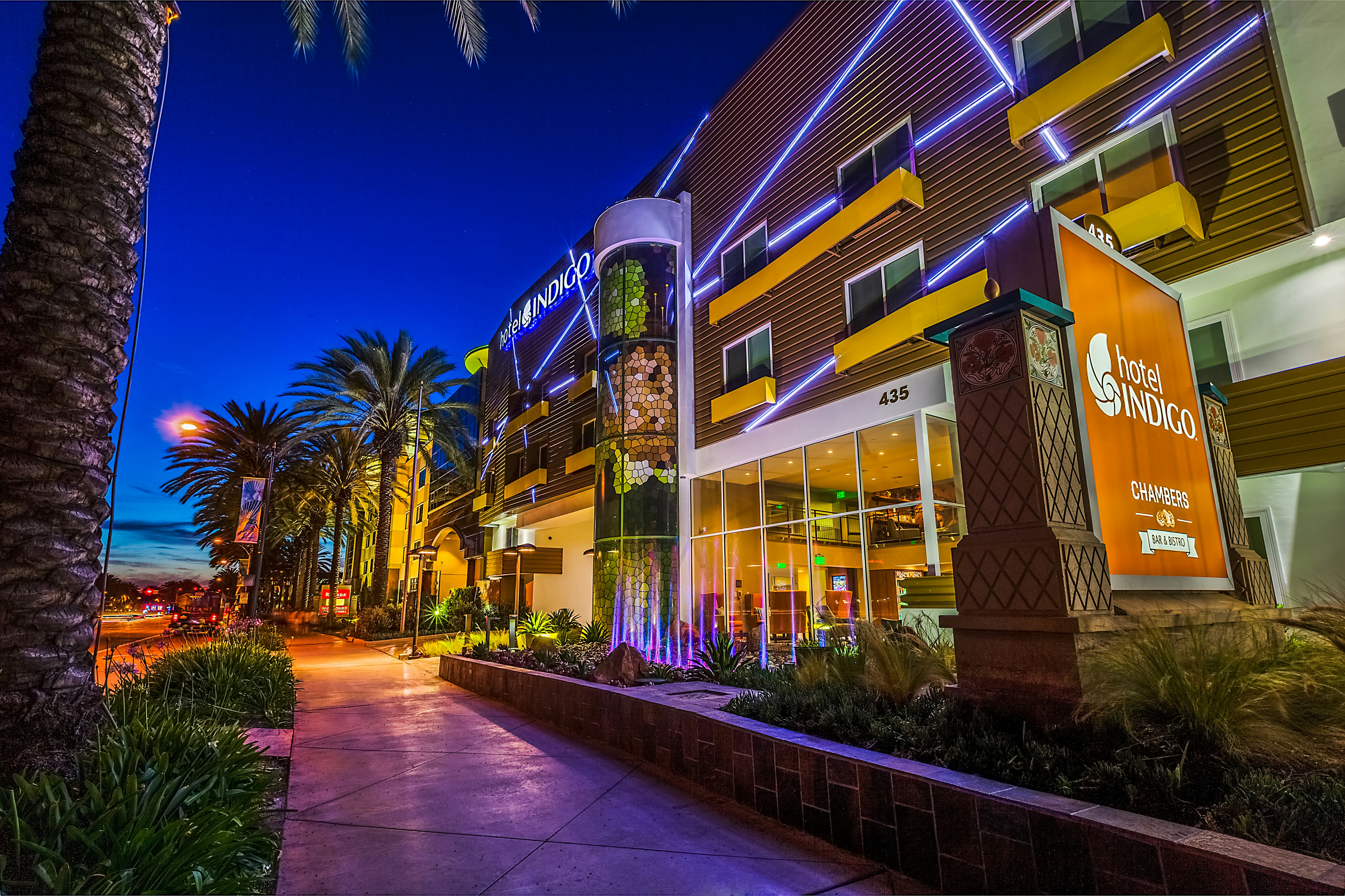 Hotel Indigo Anaheim, an IHG Hotel 3/65