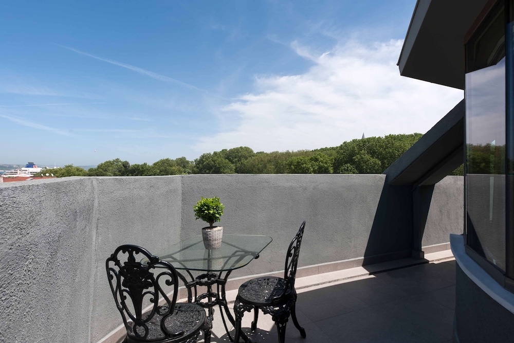 Doubletree By Hilton Hotel Istanbul Sirkeci 77/81