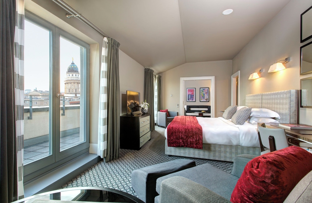 1 BEDROOM, PREMIER, SUITE