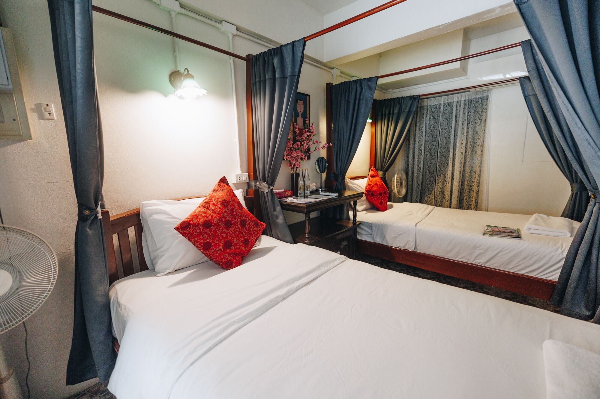 ROOM, TWIN BEDS, SHARED BATHROOM