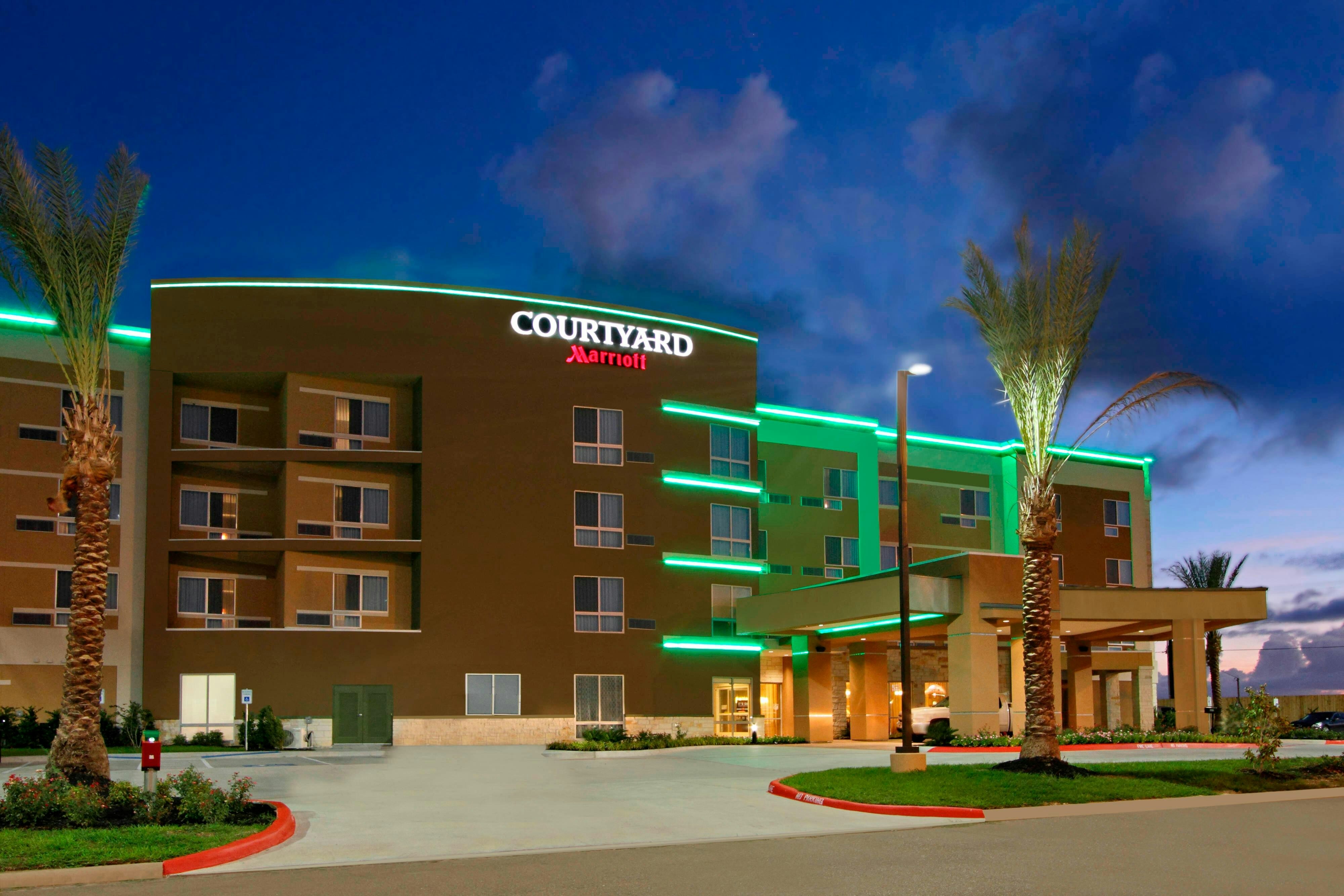 Courtyard By Marriott Victoria