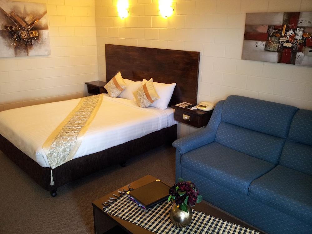ADMIRAL NELSON MOTOR INN 14/52