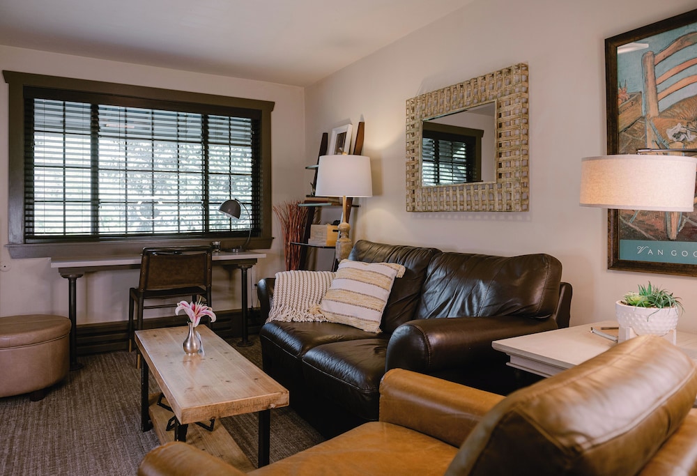 Highland Haven Creekside Inn 29/50