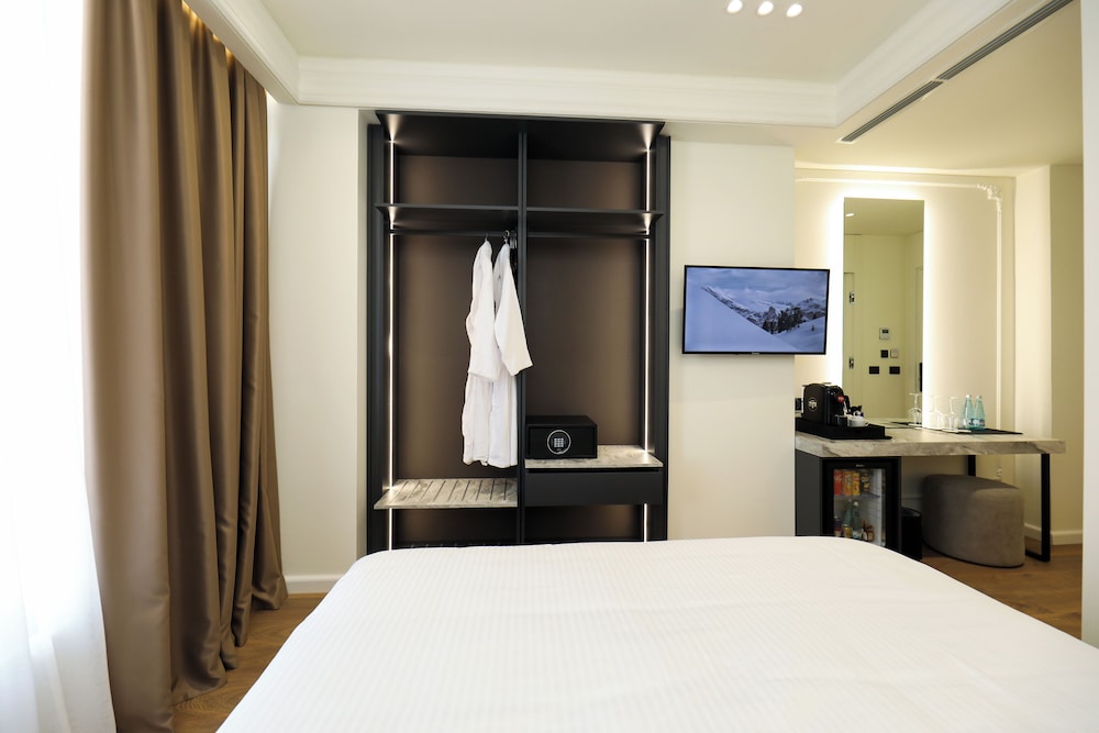 Hotel Adore 39/60