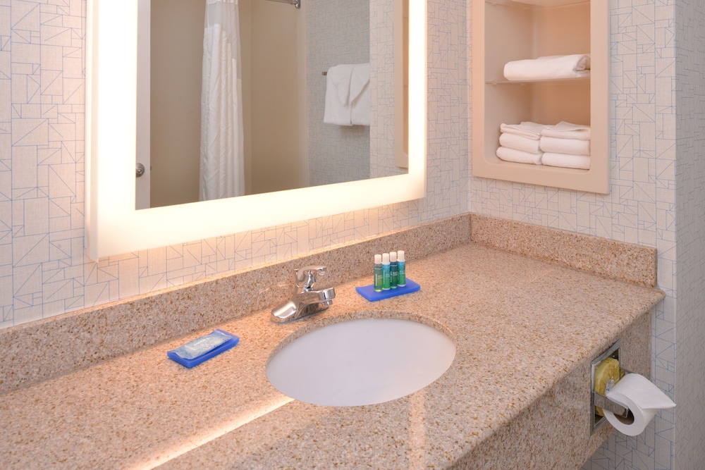 Holiday Inn Express Hotel And Suites Parkersburg Mineral Wells 32/42