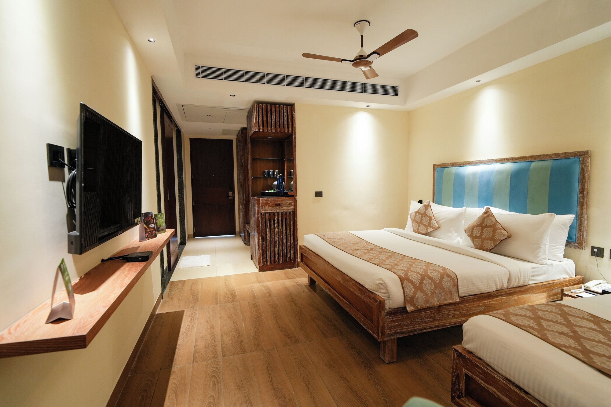 Family Suite, Junior Suite, 1 King and 1 Single Beds, Executive Lounge Access