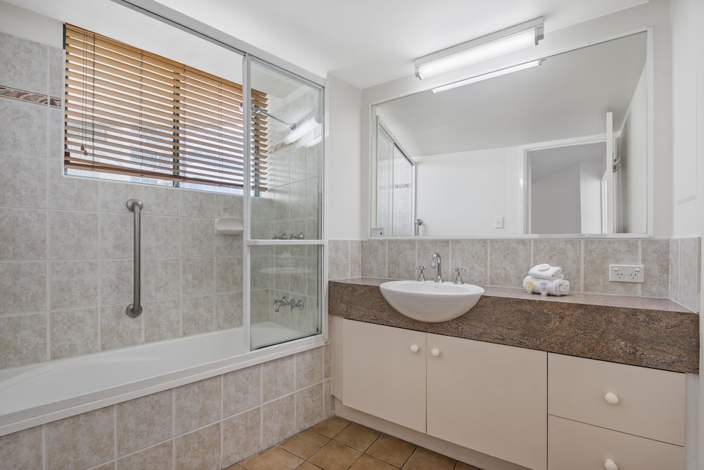 KEY LARGO MAROOCHYDORE 70/72