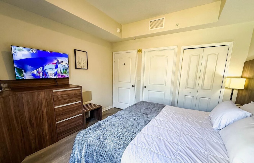 The Point Hotel & Suites 29/75