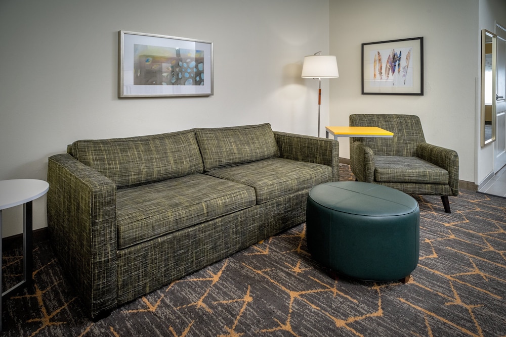 Holiday Inn Hotel & Suites Beckley 38/58