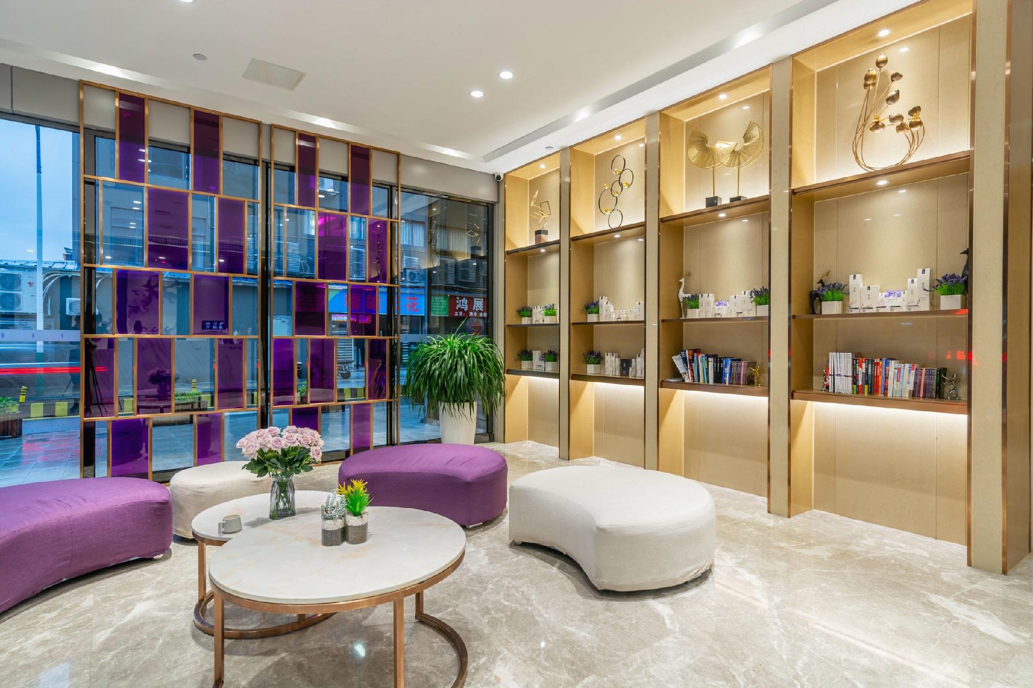Lavande Hotels 26/30
