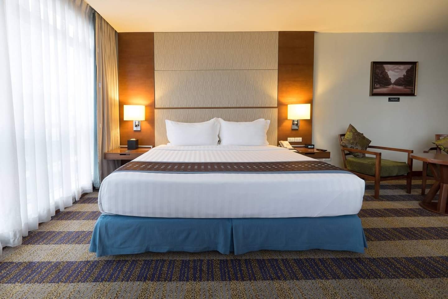 DELUXE ROOM