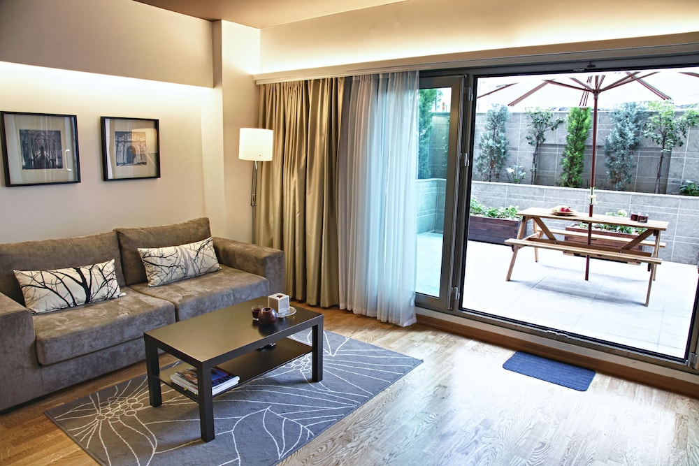 CHAKRA SUITES 13/21