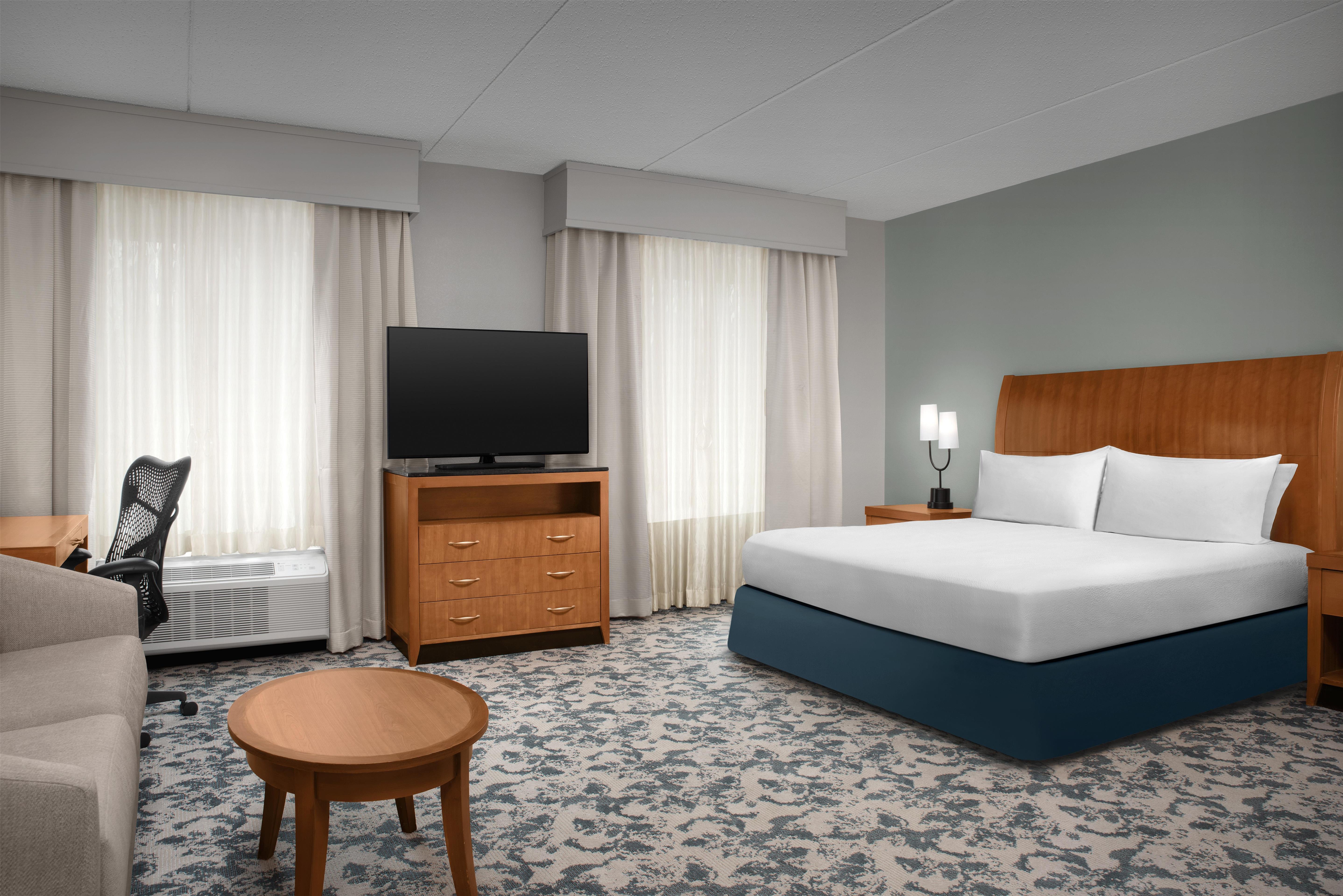 STUDIO, SUITE, KING BED, SOFA