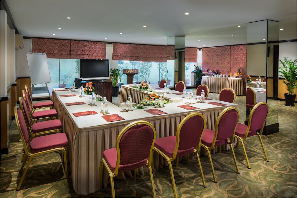 Savoy Suites Hotel Apartments 34/39