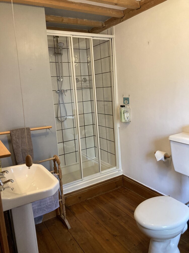 Riverside Bed &amp; Breakfast 40/46
