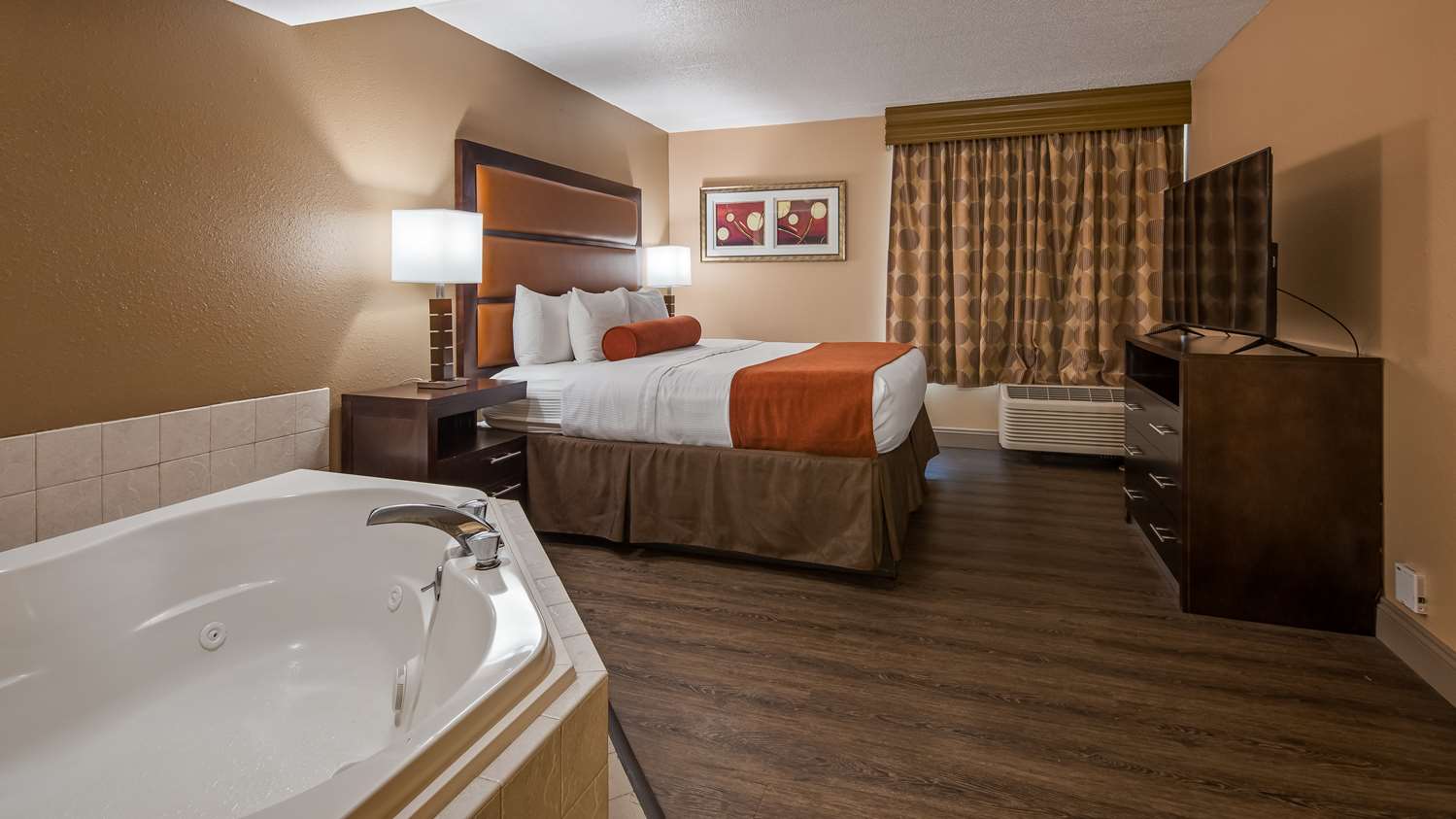 جناح بسرير كينج بجاكوزي، Best Western Crossroads Of The Bluffs 2/2