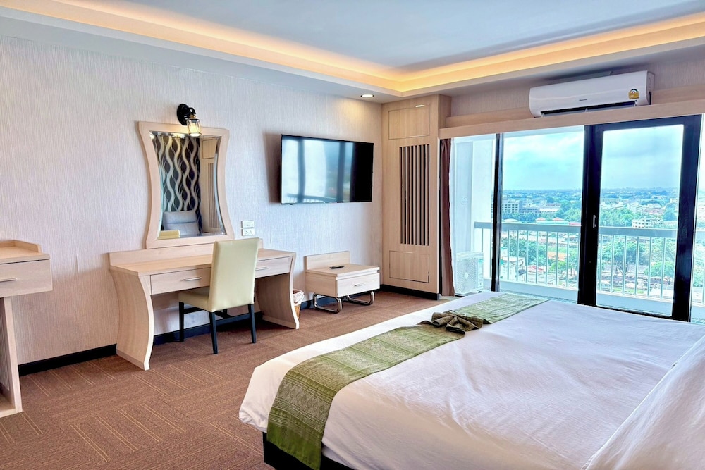 غرفة فاخرة بسرير كينج، Pailyn Hotel Phitsanulok 3/10