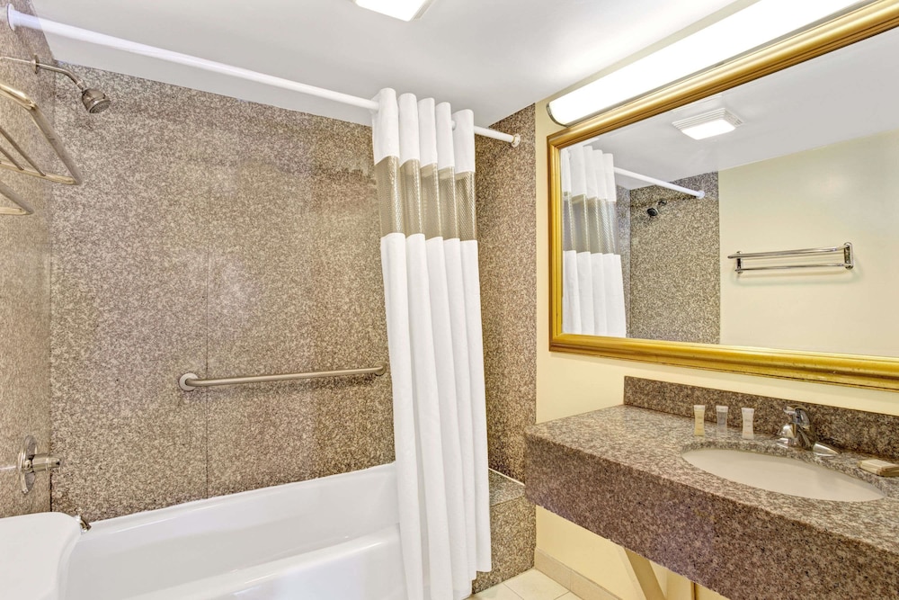 Howard Johnson By Wyndham Pikesville 10/19